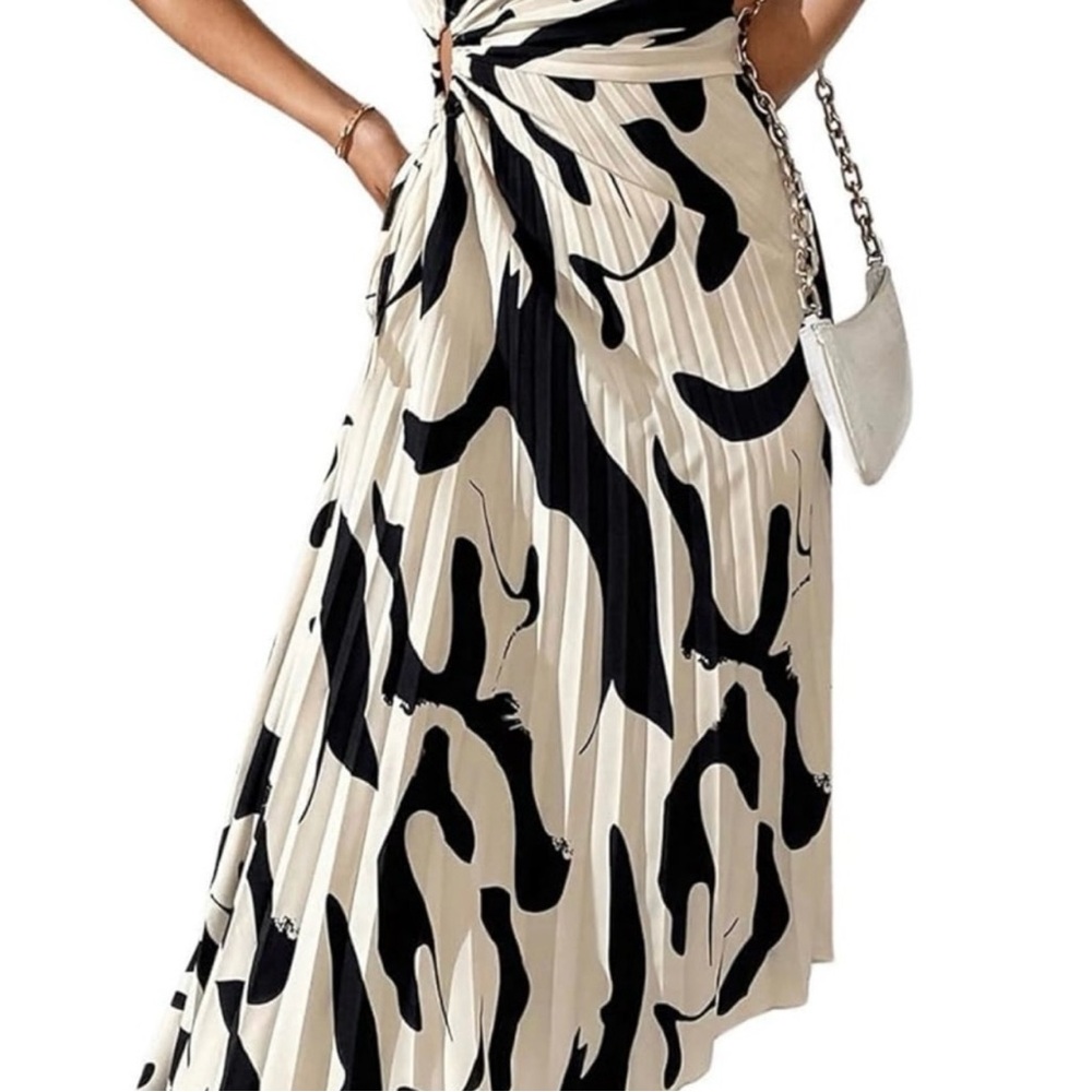 Elegant Black and White Women's Dress - Picture 4 of 4
